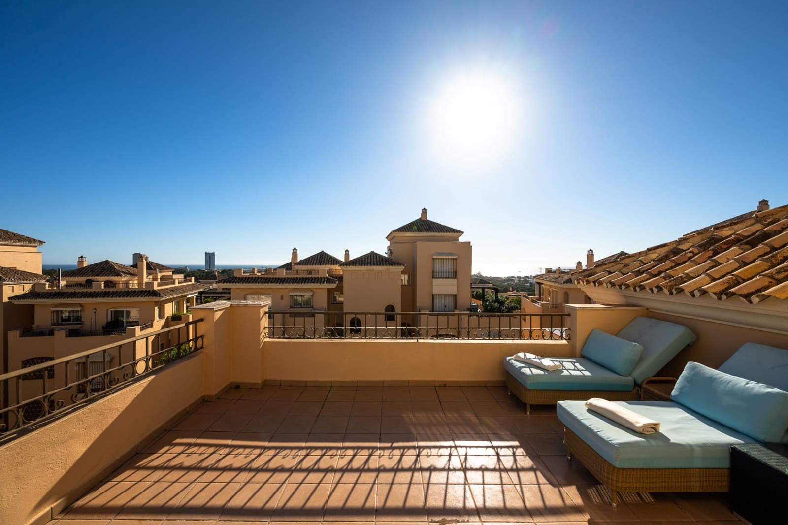 4 soverom Penthouse til salgs i Marbella med svømmebasseng garasje - € 1 399 000 (Ref: 8849394)