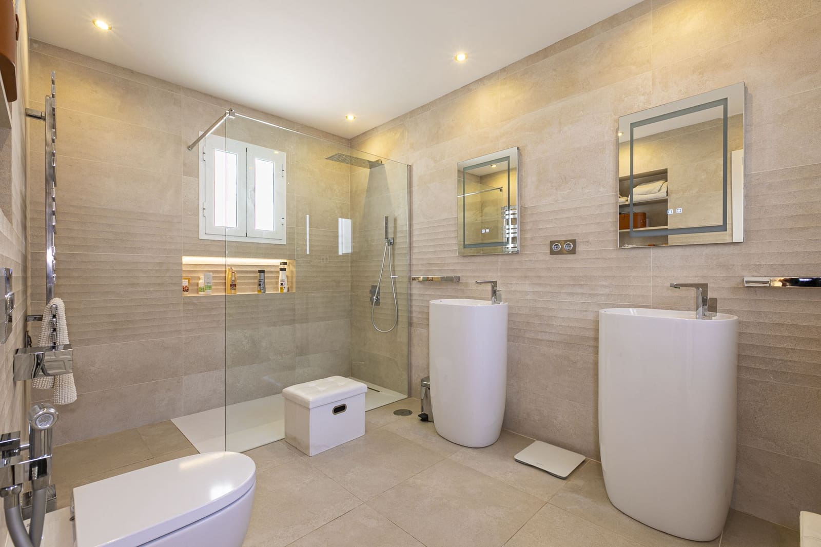 4 bedroom Villa for sale in Benahavis with pool garage - € 1,395,000 (Ref: 8879677)