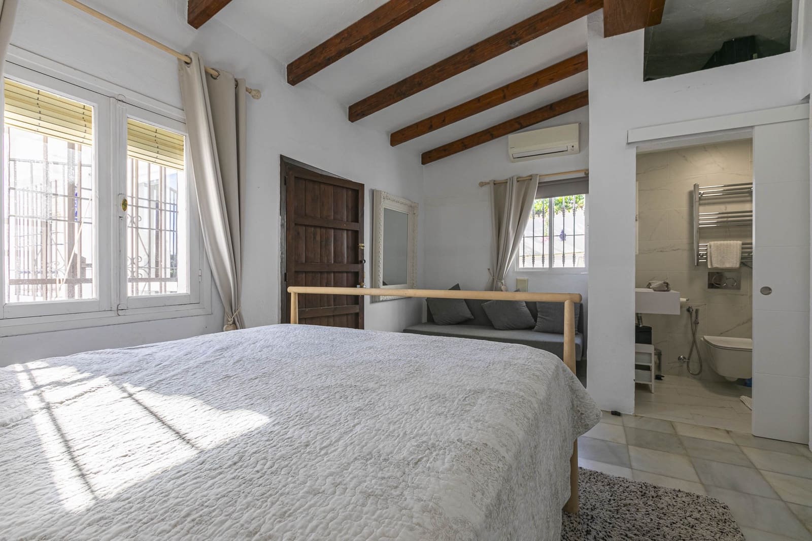 Chalet de 4 habitaciones en Benahavís en venta con piscina garaje - 1.395.000 € (Ref: 8879677)