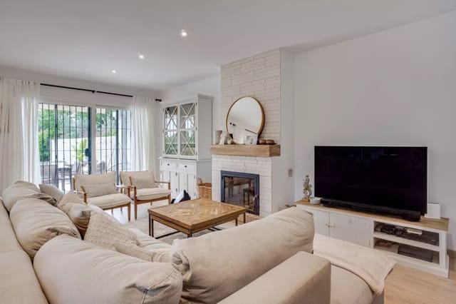 3 soverom Hus til salgs i San Pedro de Alcantara, Marbella med svømmebasseng garasje - € 1 499 990 (Ref: 8879679)