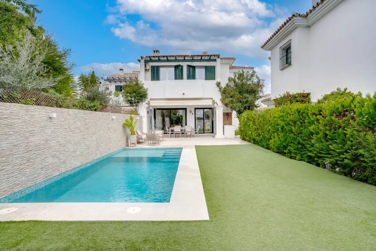 3 soveværelse Byhus til salg i San Pedro de Alcantara med swimmingpool garage - € 1.499.990 (Ref: 8879679)