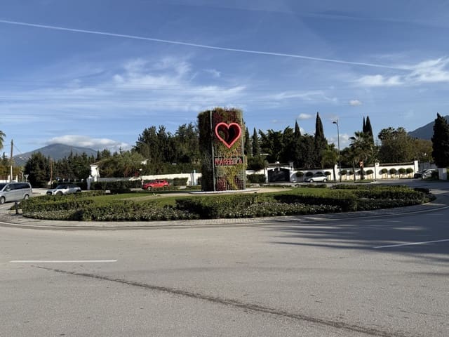 3 soveværelse Lejlighed til salg i Nueva Andalucia, Marbella med swimmingpool garage - € 950.000 (Ref: 8884041)