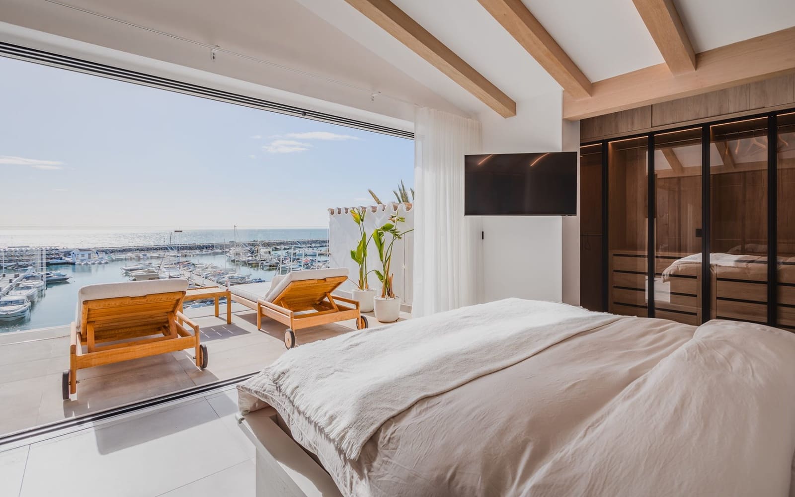 4 bedroom Penthouse for sale in Puerto Banus - € 3,750,000 (Ref: 8892877)