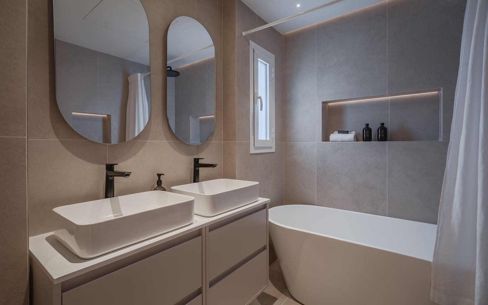 4 bedroom Penthouse for sale in Puerto Banus - € 3,750,000 (Ref: 8892877)