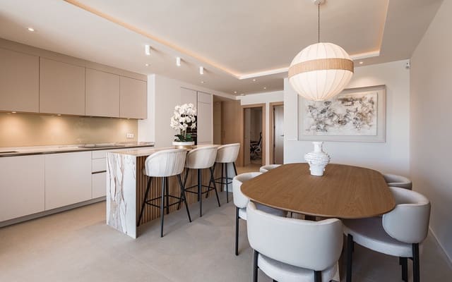 2 sypialnia Apartament na sprzedaż w Nueva Andalucía Centro, Marbella z basenem garażem - 670 000 € (Ref: 8892880)