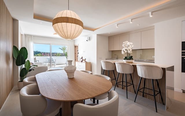 2 sypialnia Apartament na sprzedaż w Nueva Andalucía Centro, Marbella z basenem garażem - 670 000 € (Ref: 8892880)