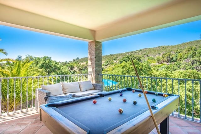 3 soverom Villa til salgs i Altos de Estepona, Estepona med svømmebasseng garasje - € 995 000 (Ref: 8905254)