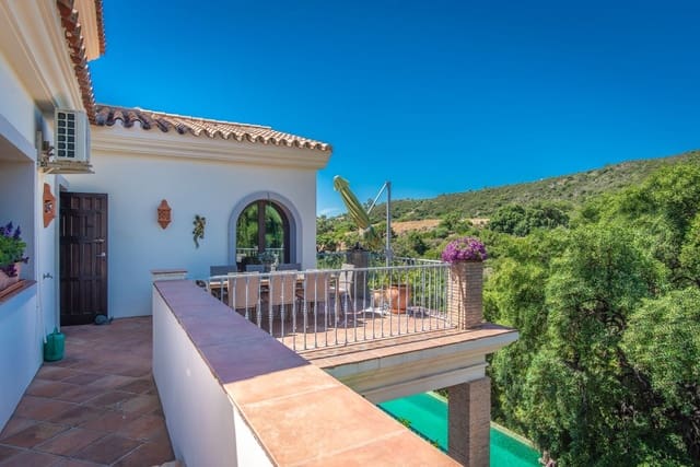 3 bedroom Villa for sale in Altos de Estepona, Estepona with pool garage - € 995,000 (Ref: 8905254)