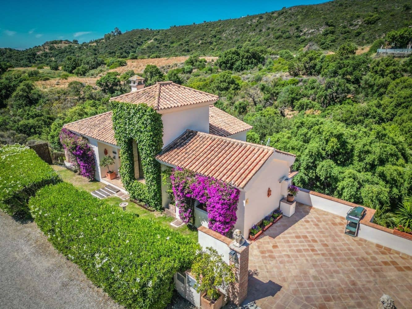 3 bedroom Villa for sale in Estepona with pool garage - € 995,000 (Ref: 8905254)