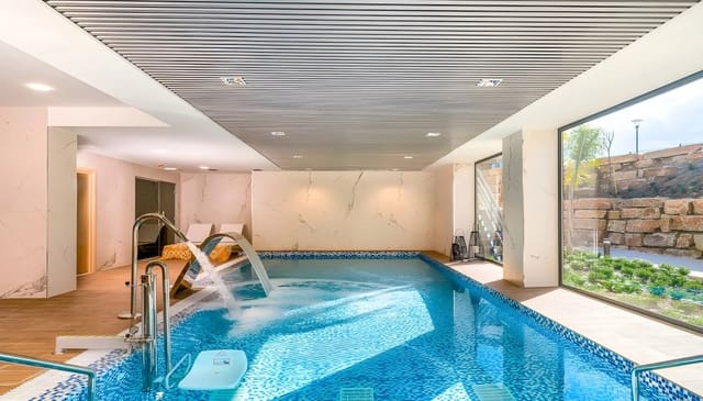 3 soverom Leilighet til salgs i La Concha - Resina Golf, Estepona med svømmebasseng garasje - € 549 000 (Ref: 8907324)