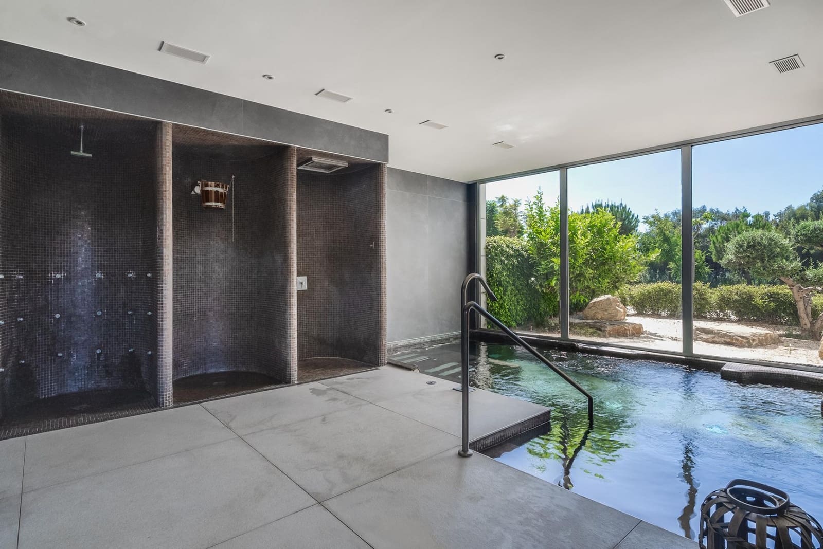 2 soverom Leilighet til salgs i Estepona med svømmebasseng garasje - € 948 000 (Ref: 8915136)