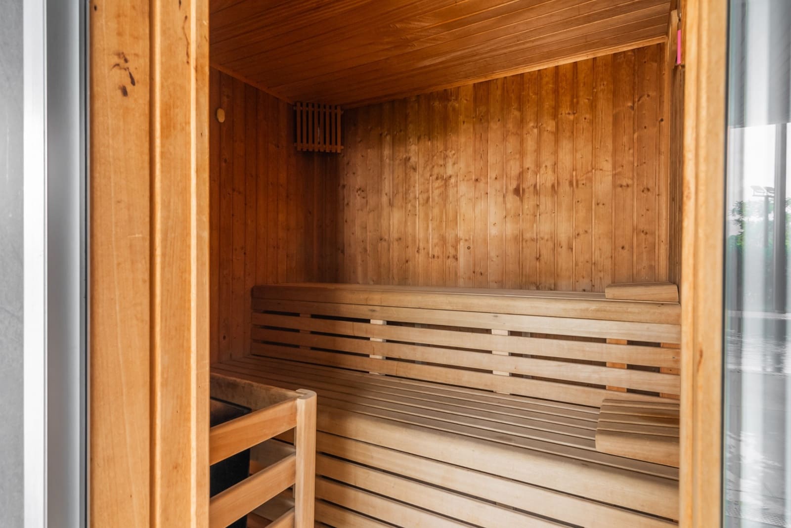 2 soverom Leilighet til salgs i Estepona med svømmebasseng garasje - € 948 000 (Ref: 8915136)