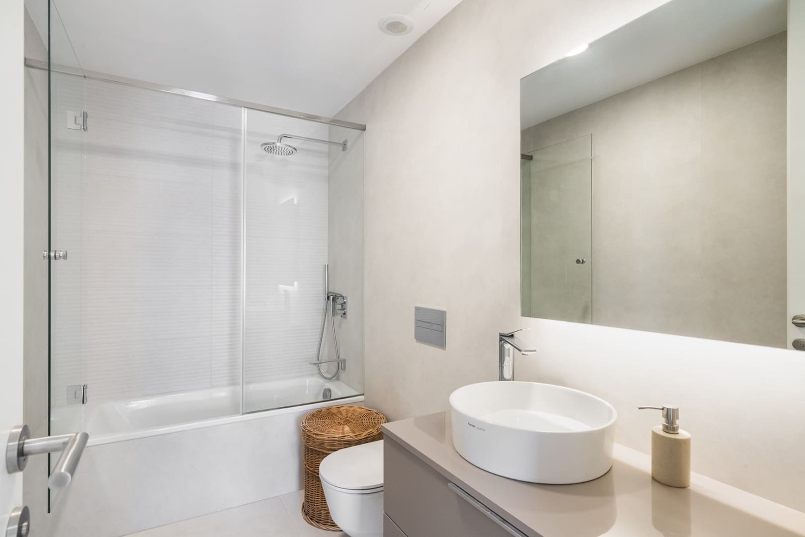 2 quarto Apartamento para venda em Estepona com piscina garagem - 948 000 € (Ref: 8915136)