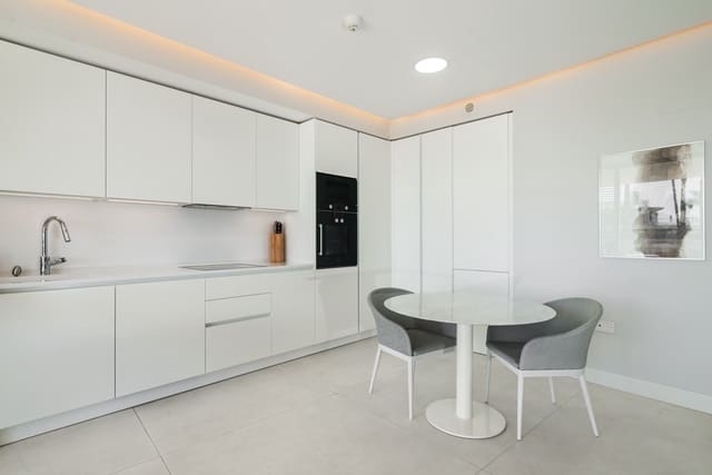 2 quarto Apartamento para venda em Estepona com piscina garagem - 948 000 € (Ref: 8915136)