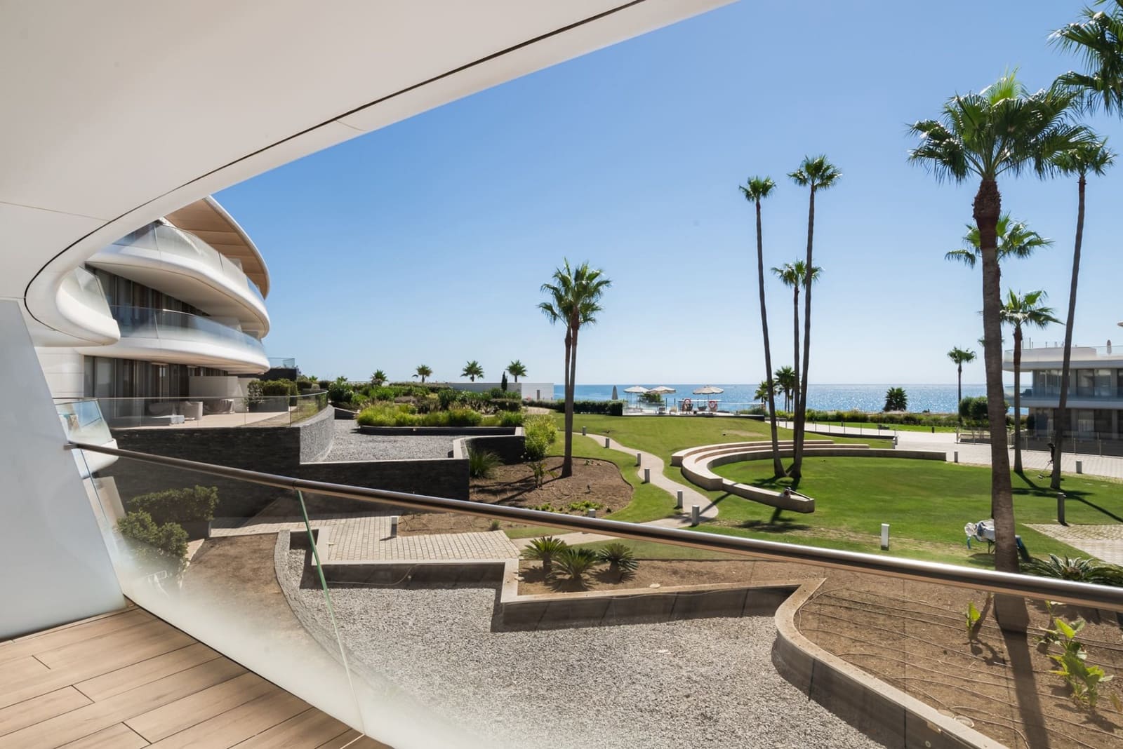 2 quarto Apartamento para venda em Estepona com piscina garagem - 948 000 € (Ref: 8915136)
