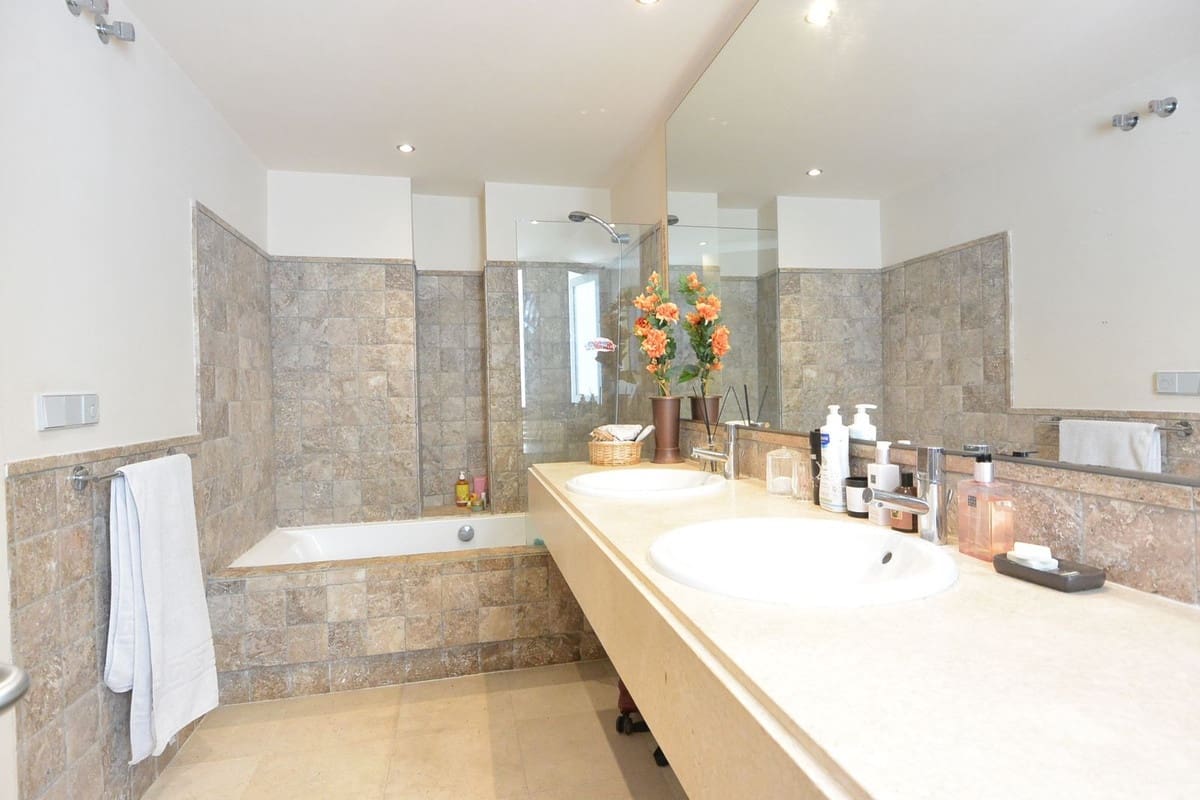 3 soveværelse Penthouse til salg i Los Flamingos med swimmingpool garage - € 1.075.000 (Ref: 8915138)