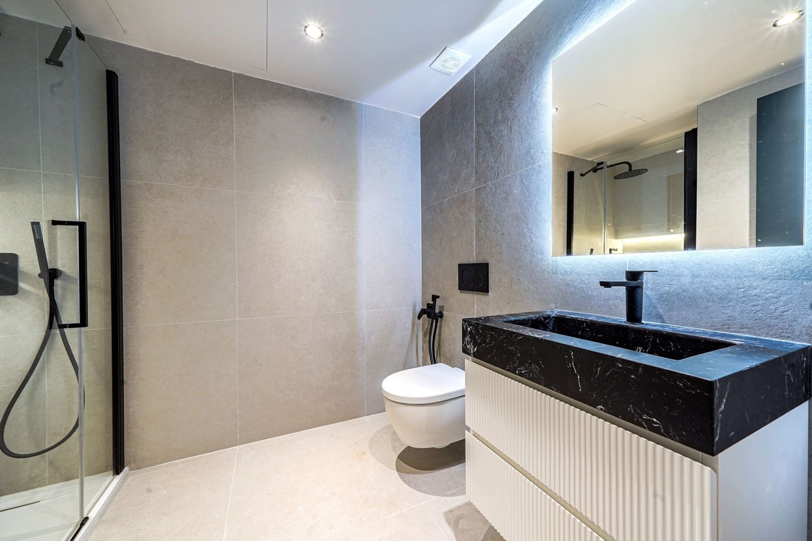 5 slaapkamer Villa te koop in Nueva Andalucia met zwembad garage - € 3.150.000 (Ref: 8926731)