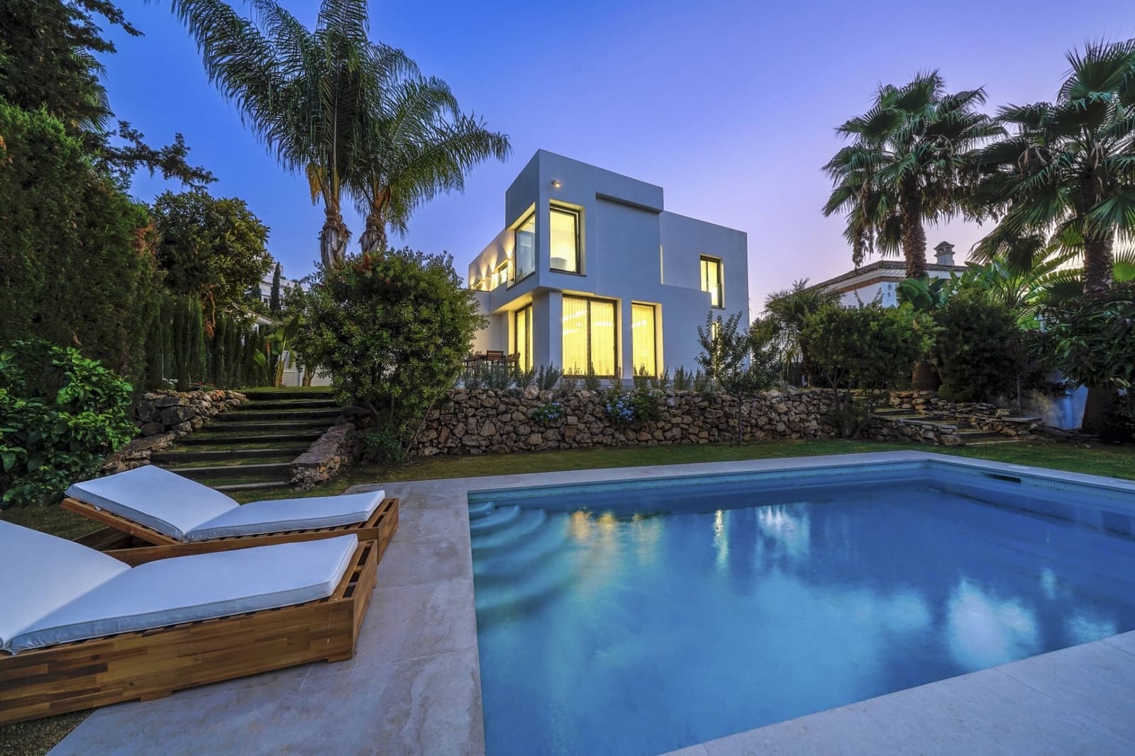 5 slaapkamer Villa te koop in Nueva Andalucia met zwembad garage - € 3.150.000 (Ref: 8926731)