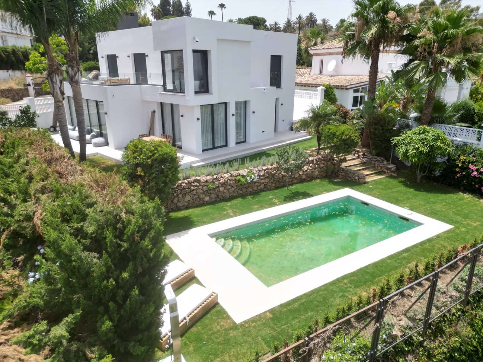Chalet de 5 habitaciones en Nueva Andalucia en venta con piscina garaje - 3.150.000 € (Ref: 8926731)