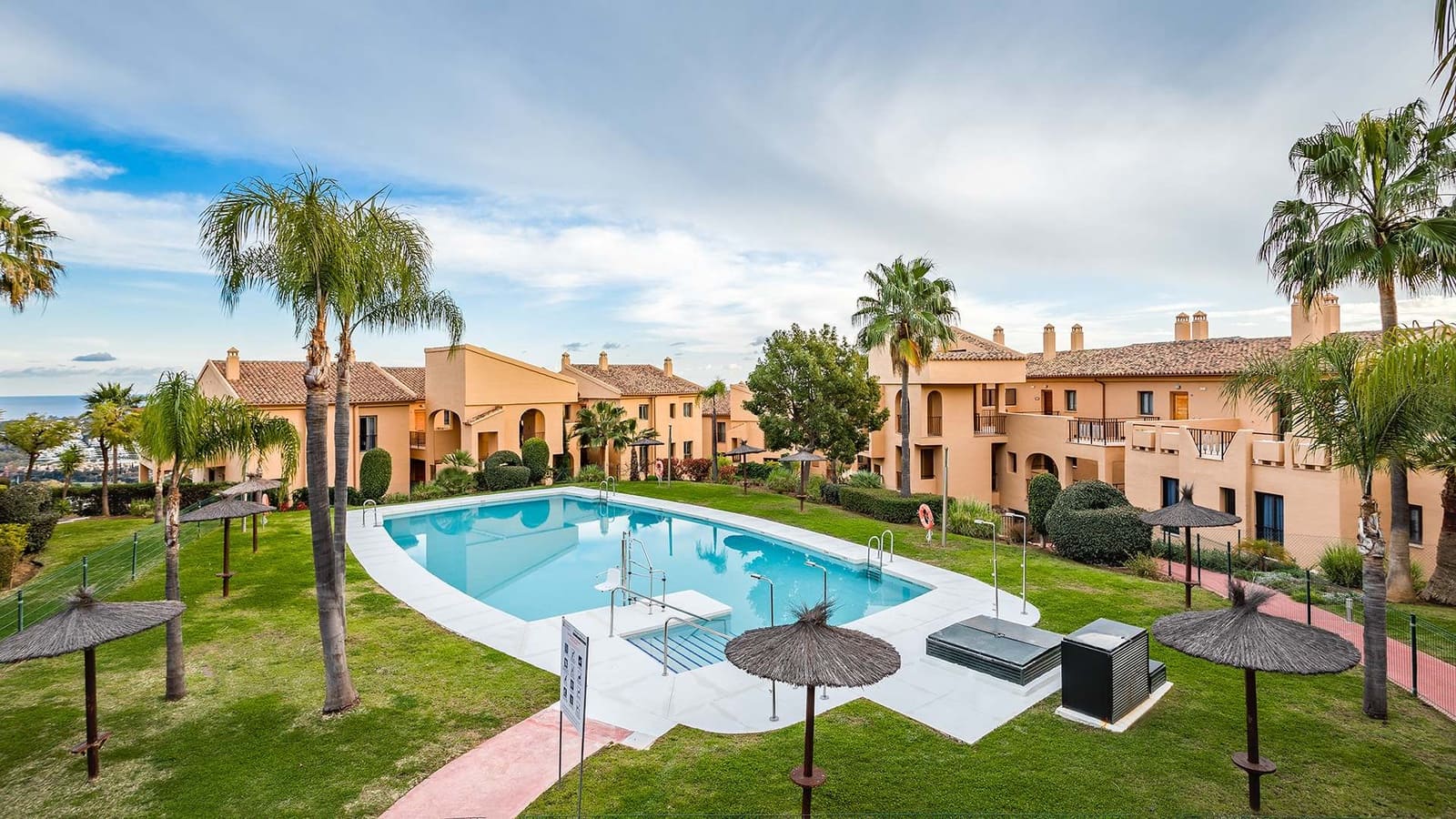 3 slaapkamer Penthouse te koop in Benahavis met zwembad - € 795.000 (Ref: 8941486)