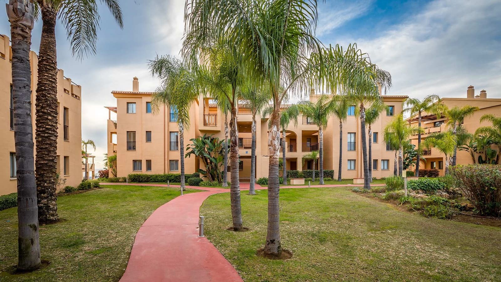 3 slaapkamer Penthouse te koop in Benahavis met zwembad - € 795.000 (Ref: 8941486)