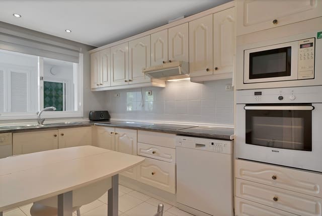 2 soverom Leilighet til salgs i El Velerín, Estepona med svømmebasseng garasje - € 649 000 (Ref: 8954345)