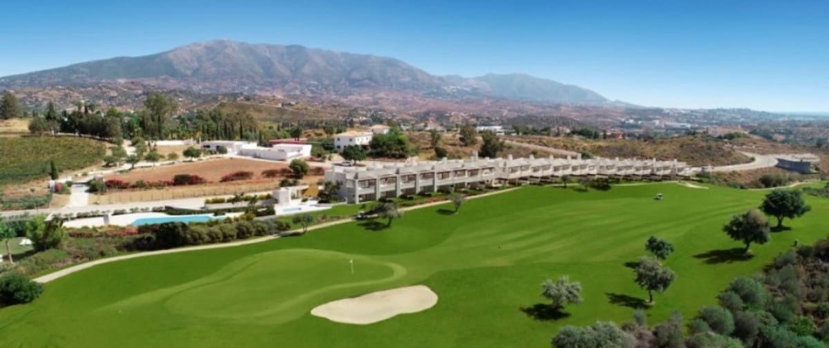 3 soverom Hus til salgs i Mijas Costa med svømmebasseng garasje - € 641 000 (Ref: 8968283)