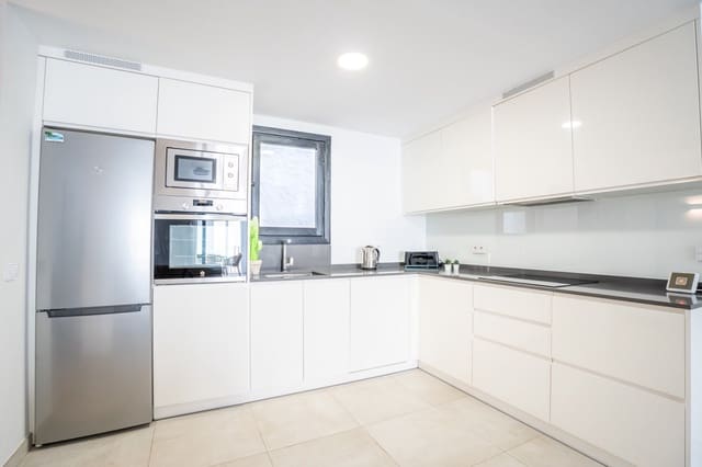 3 soveværelse Lejlighed til salg i Puerto Banus, Marbella - € 750.000 (Ref: 8976149)