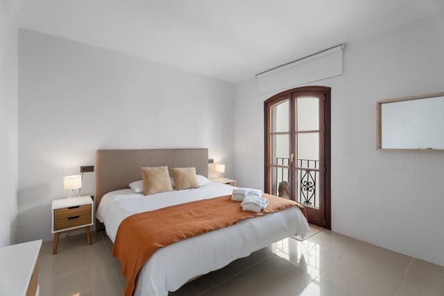 2 soveværelse Lejlighed til salg i Puerto Banus, Marbella med garage - € 595.000 (Ref: 8979130)