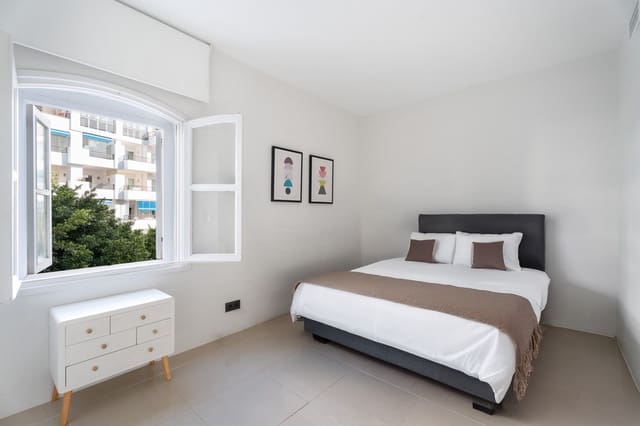 2 soveværelse Lejlighed til salg i Puerto Banus, Marbella med garage - € 595.000 (Ref: 8979130)