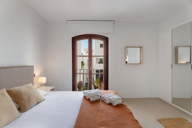 2 soveværelse Lejlighed til salg i Puerto Banus, Marbella med garage - € 595.000 (Ref: 8979130)