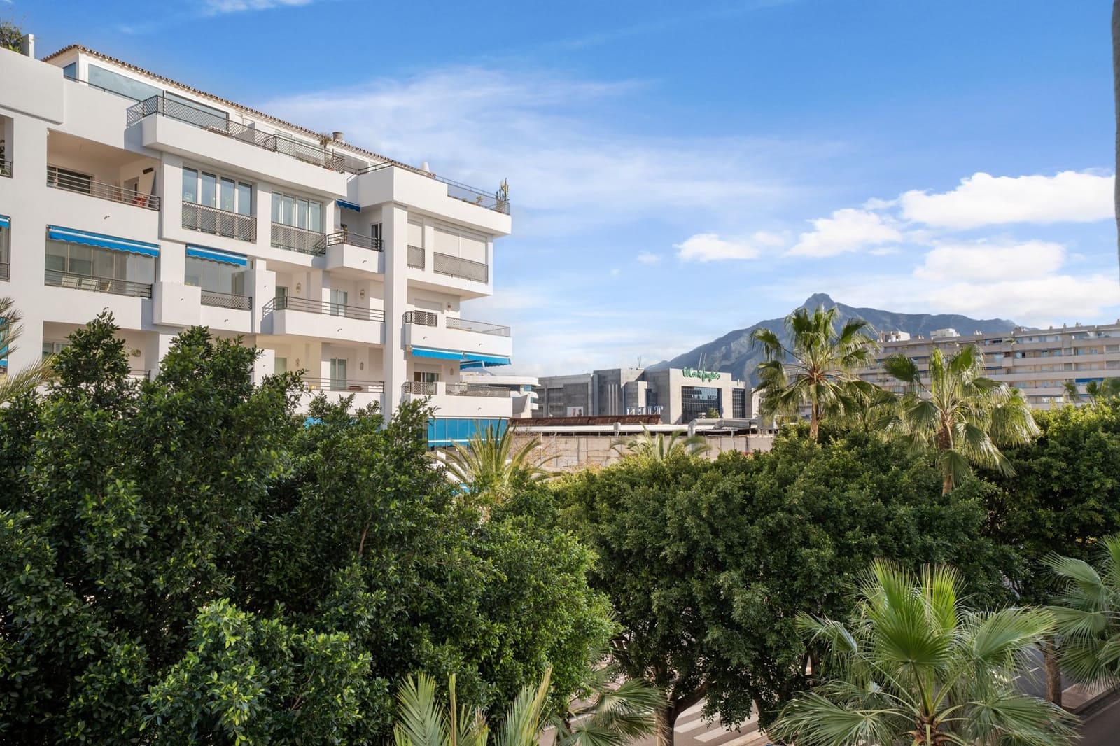 2 soveværelse Lejlighed til salg i Puerto Banus med garage - € 595.000 (Ref: 8979130)