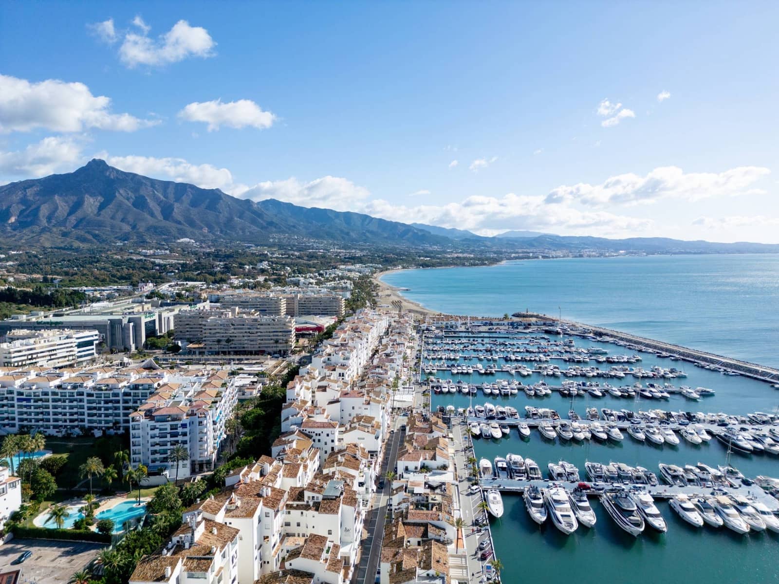 2 soveværelse Lejlighed til salg i Puerto Banus med garage - € 595.000 (Ref: 8979130)