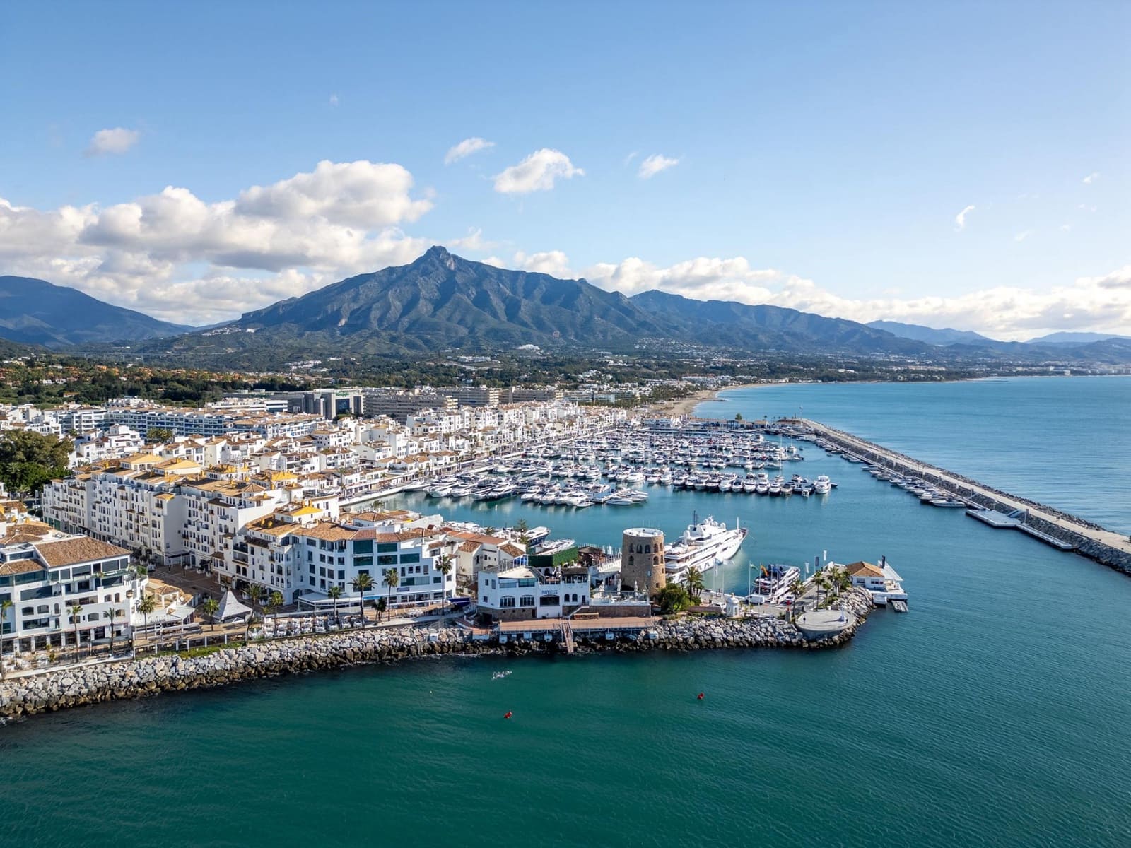 2 soveværelse Lejlighed til salg i Puerto Banus med garage - € 595.000 (Ref: 8979130)