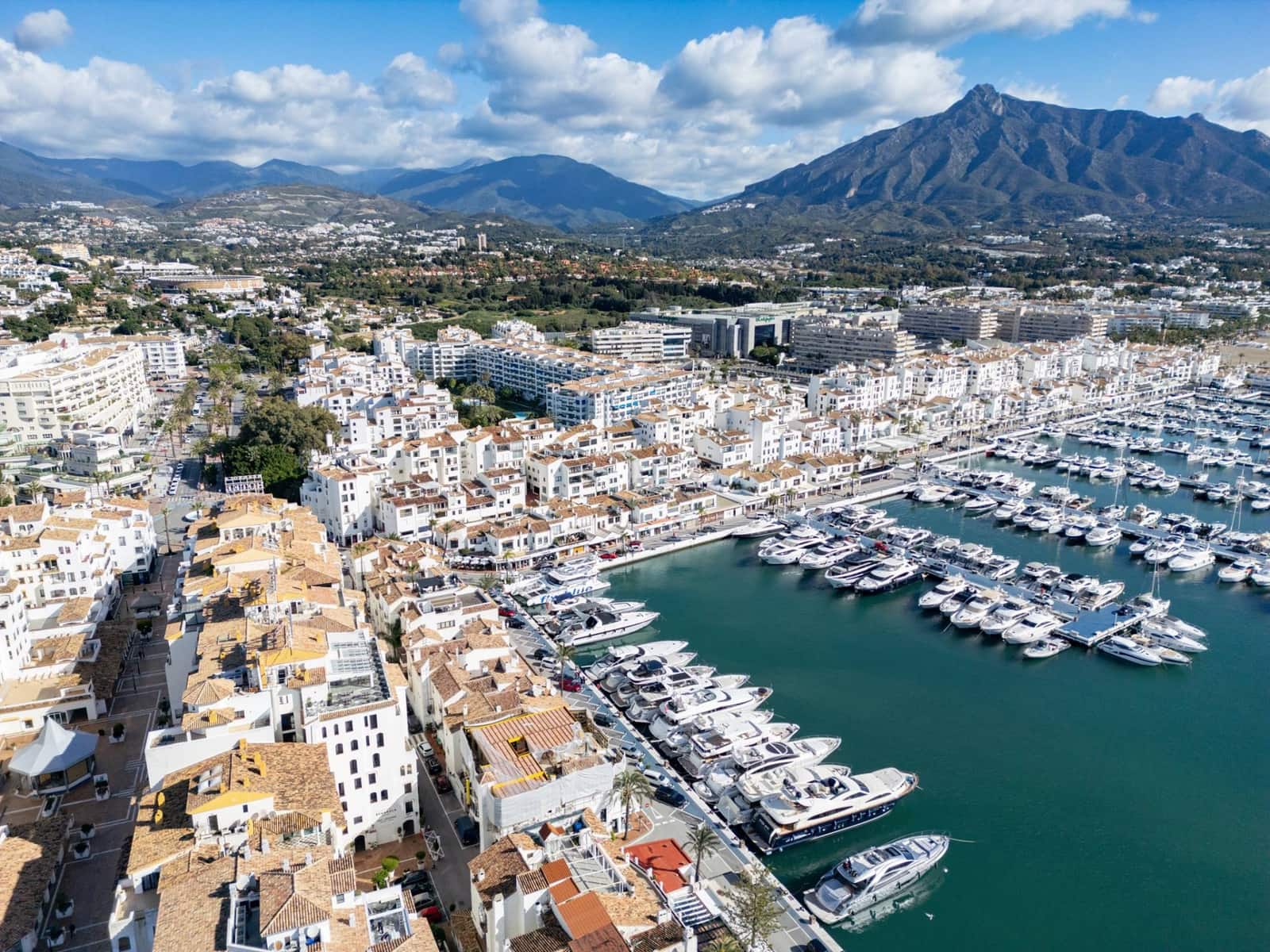 2 soveværelse Lejlighed til salg i Puerto Banus med garage - € 595.000 (Ref: 8979130)