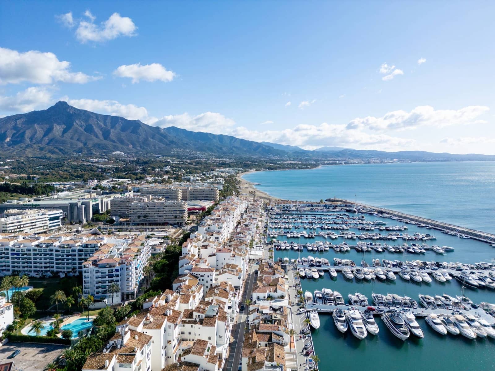 2 bedroom Apartment for sale in Puerto Banus with garage - € 595,000 (Ref: 8979130)