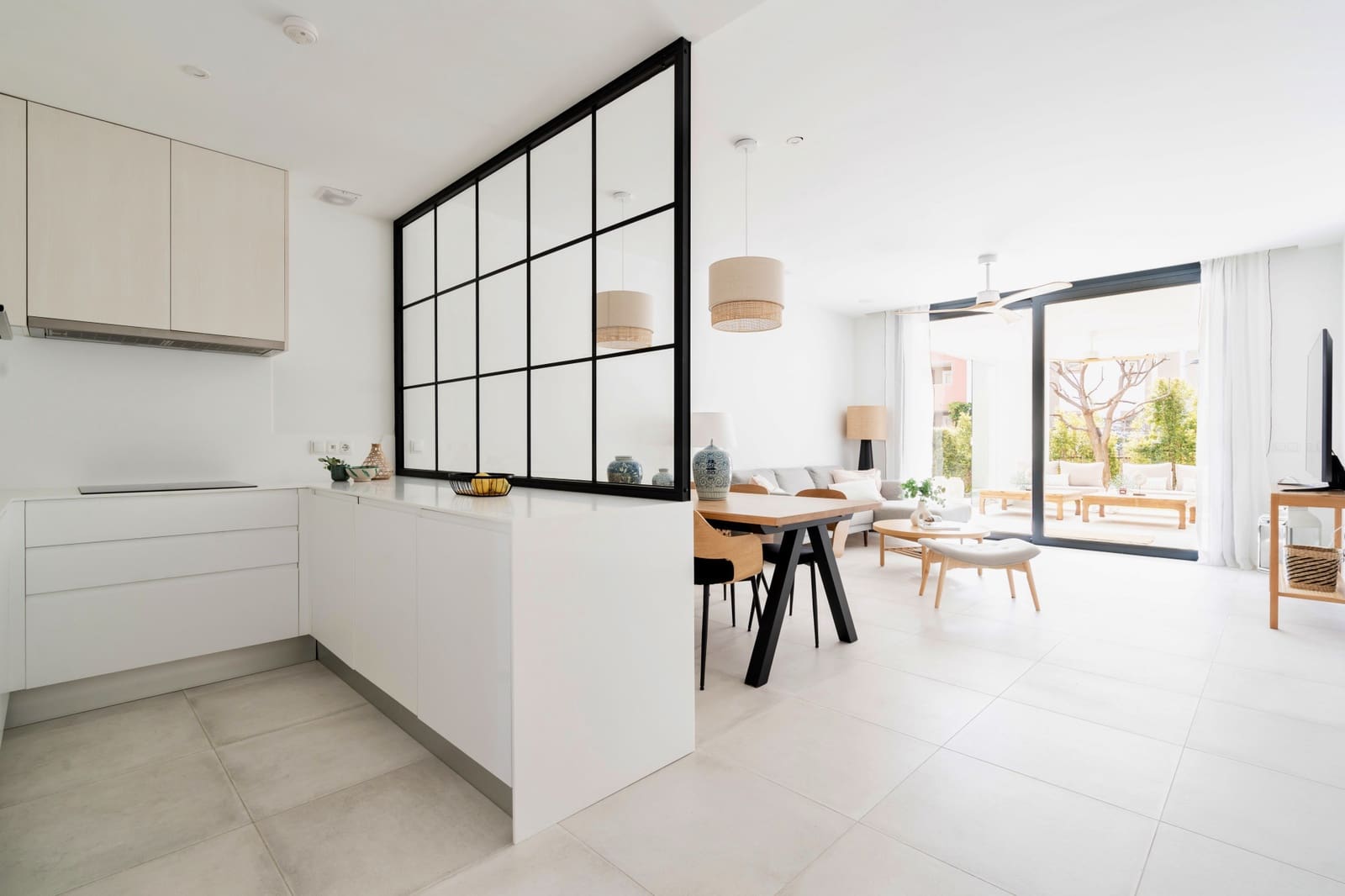 2 soverom Leilighet til salgs i El Paraiso med svømmebasseng garasje - € 570 000 (Ref: 8998442)