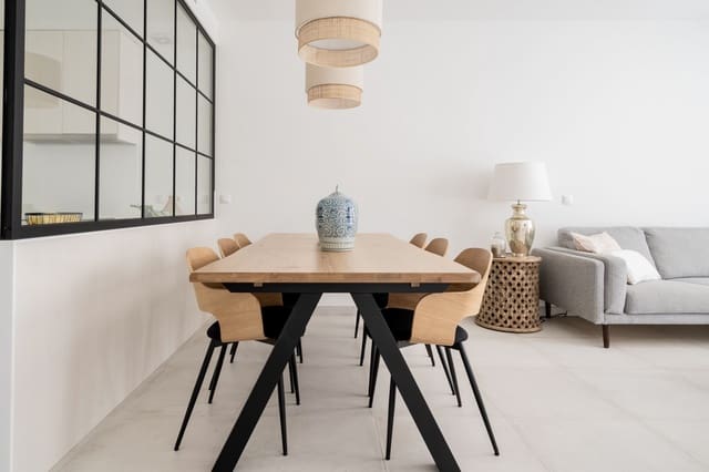 2 soverom Leilighet til salgs i El Paraiso, Estepona med svømmebasseng garasje - € 570 000 (Ref: 8998442)