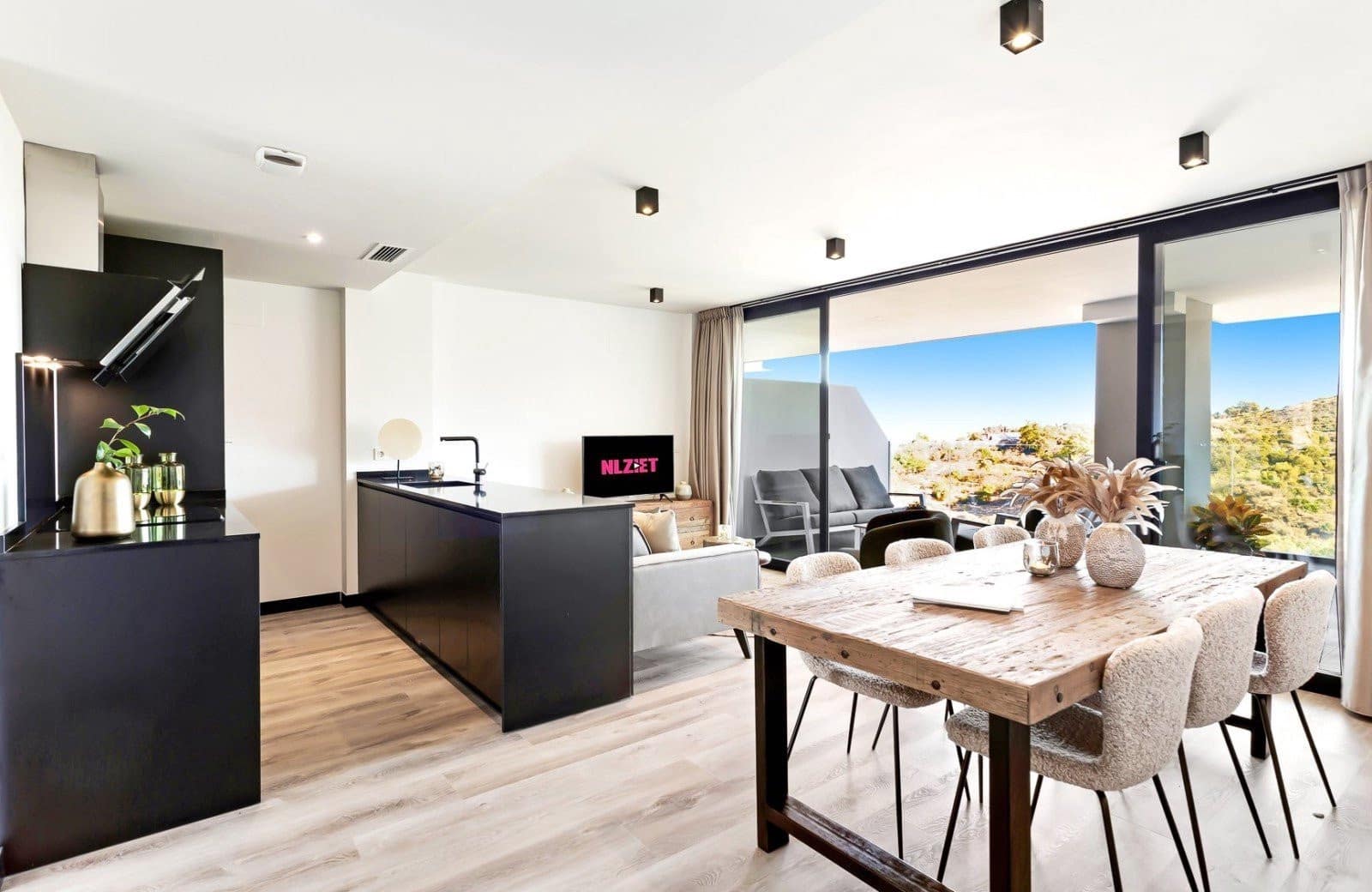 Apartamento de 2 habitaciones en Mijas Costa en venta con piscina garaje - 339.000 € (Ref: 9007792)