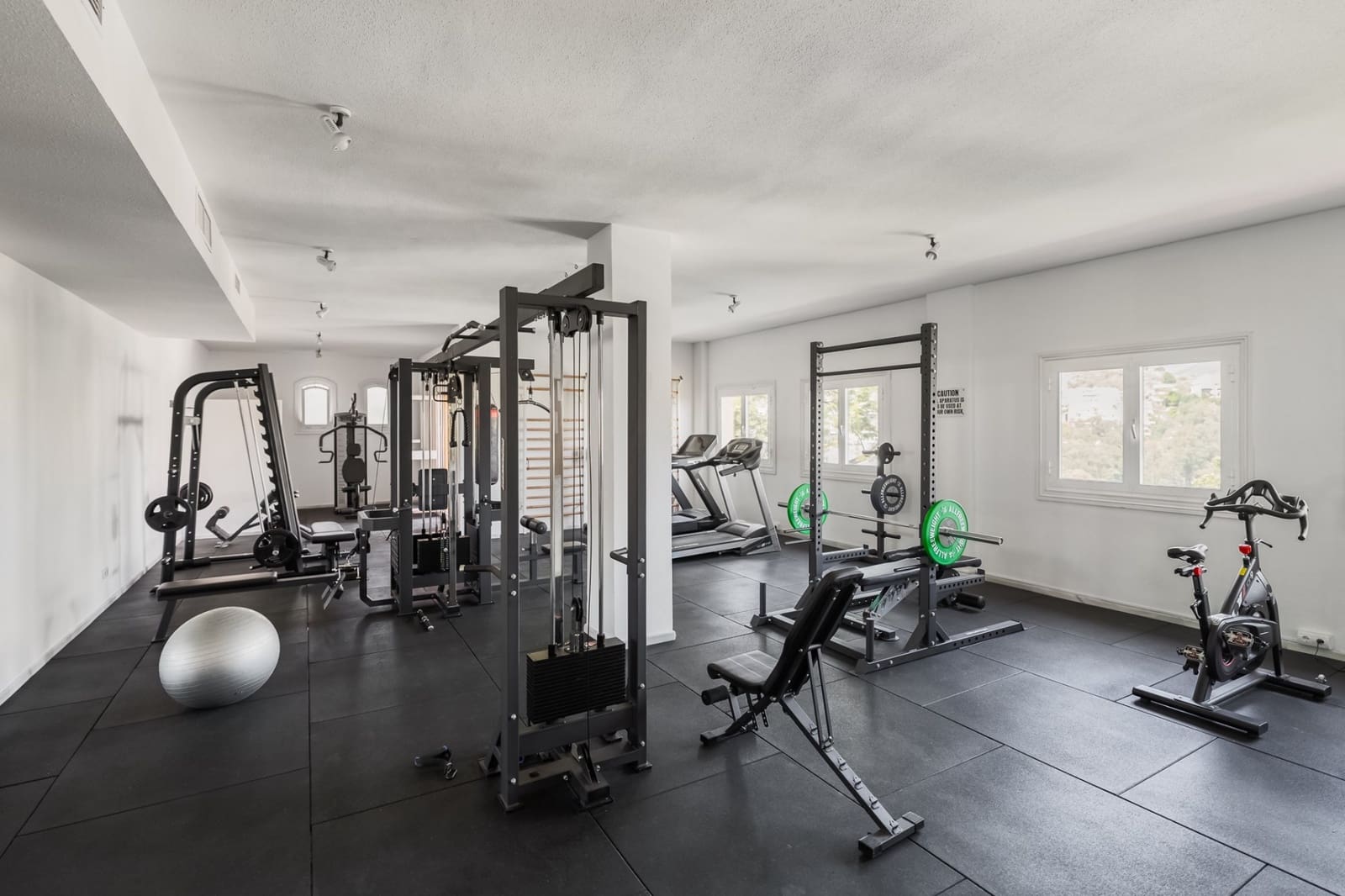 4 bedroom Apartment for sale in Marbella with pool garage - € 2,975,000 (Ref: 9031498)