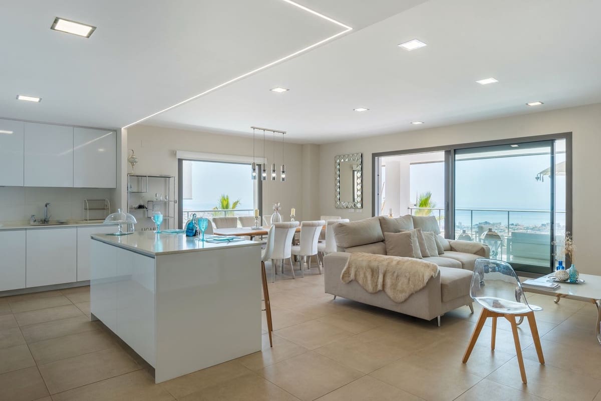 Apartamento de 3 habitaciones en Benalmádena en venta con piscina garaje - 685.000 € (Ref: 9036451)