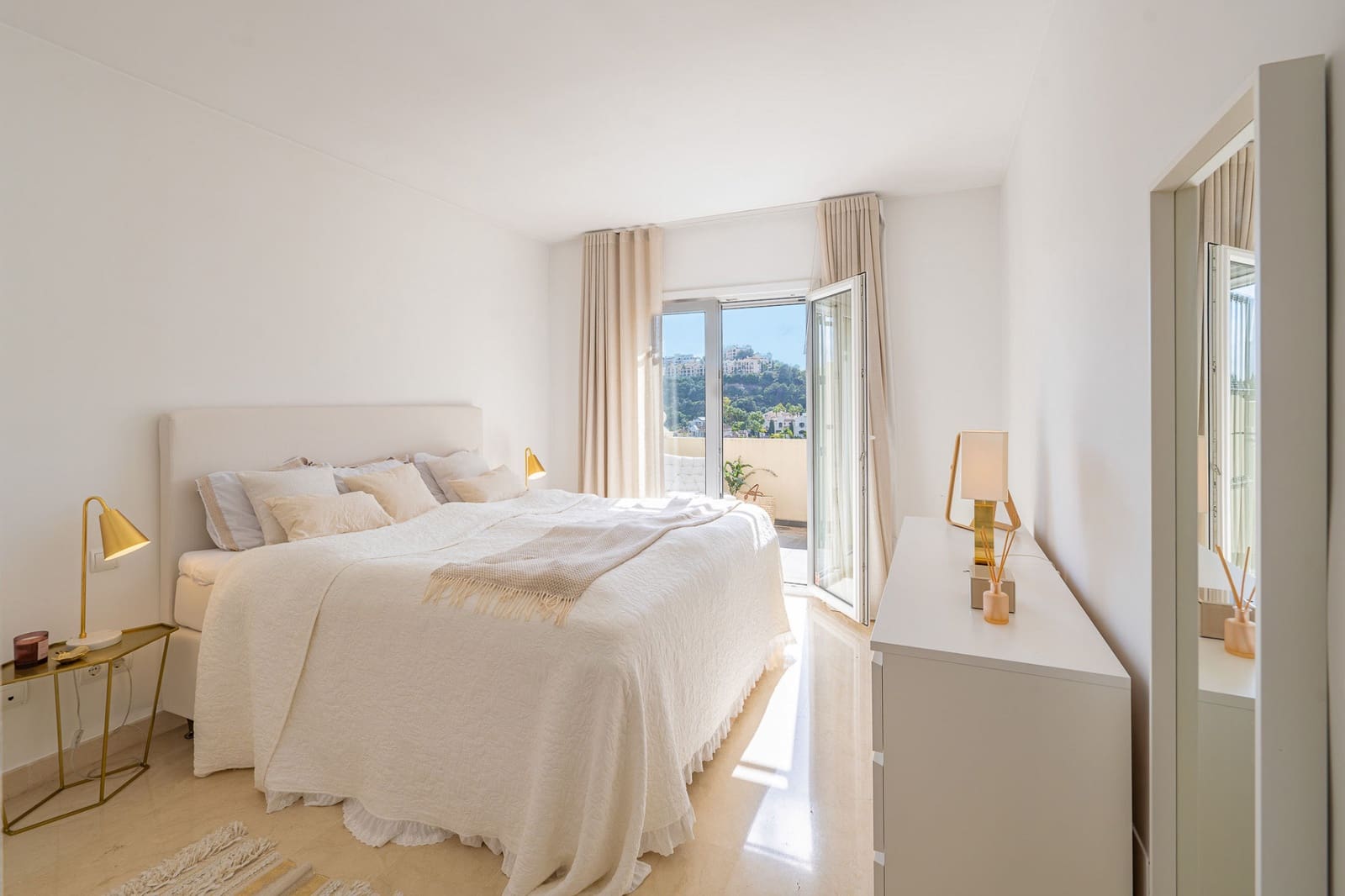 2 slaapkamer Penthouse te koop in Benahavis met zwembad garage - € 649.900 (Ref: 9048758)