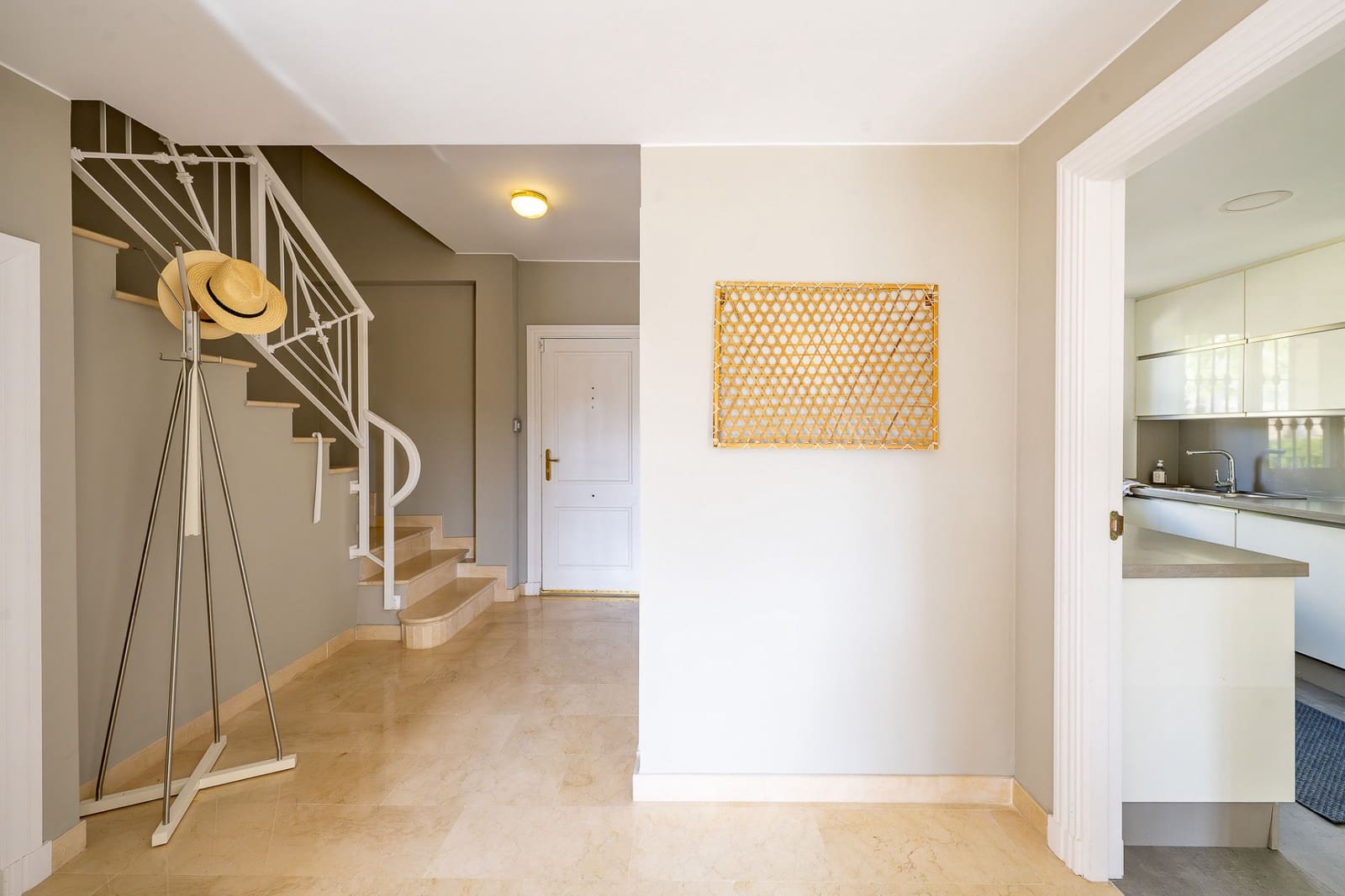 2 slaapkamer Penthouse te koop in Benahavis met zwembad garage - € 649.900 (Ref: 9048758)