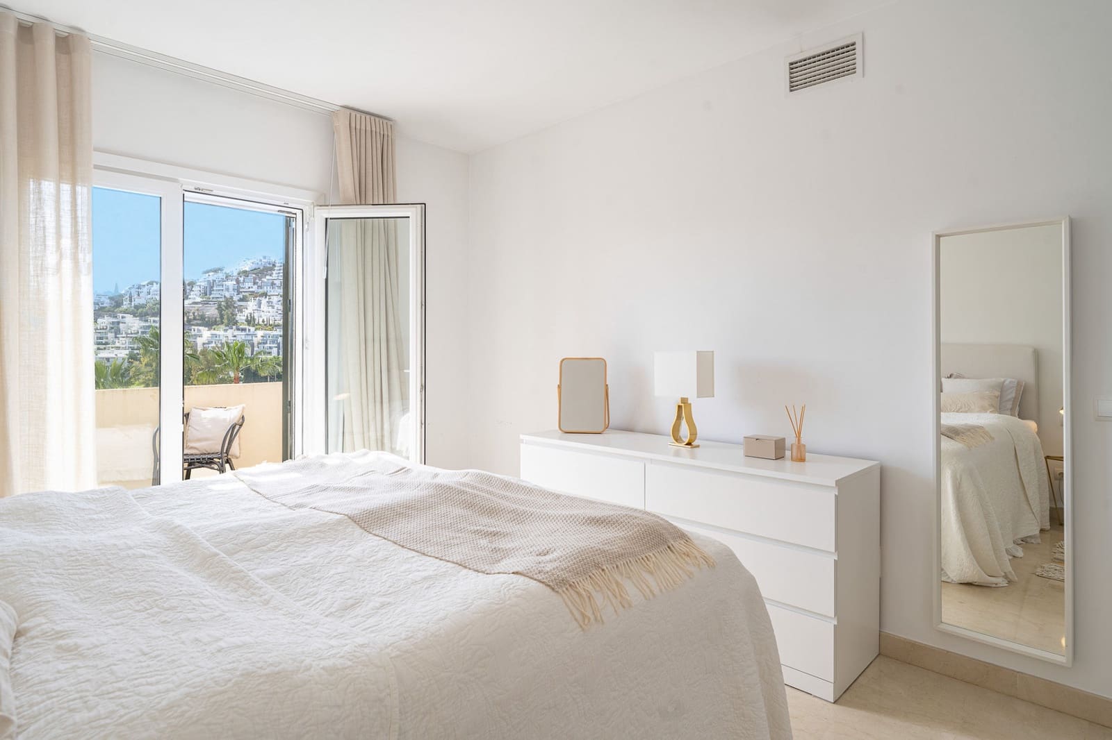 2 slaapkamer Penthouse te koop in Benahavis met zwembad garage - € 649.900 (Ref: 9048758)