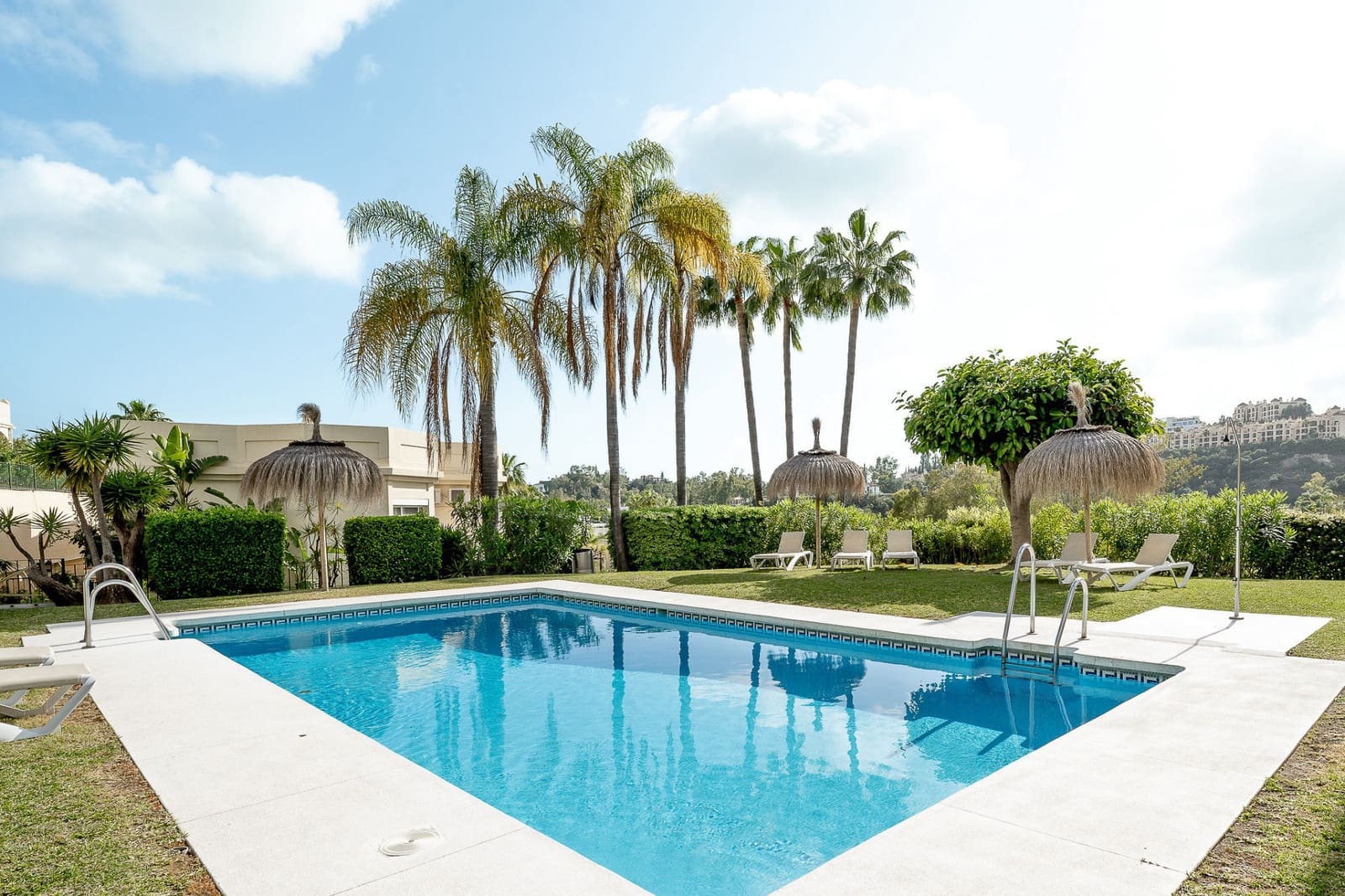 2 slaapkamer Penthouse te koop in Benahavis met zwembad garage - € 649.900 (Ref: 9048758)