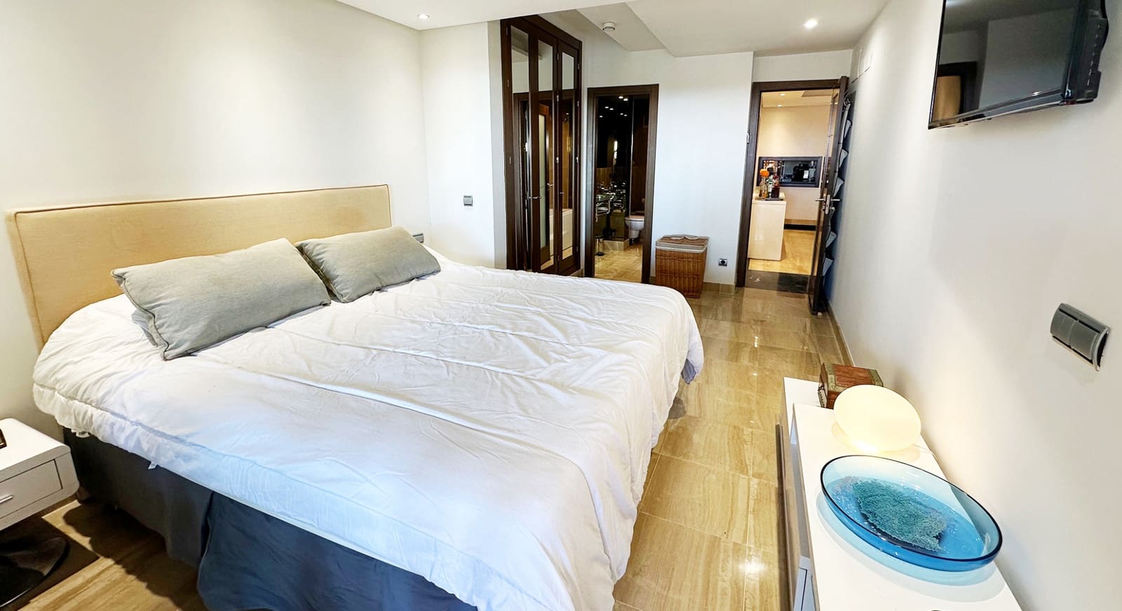 2 Zimmer Apartment zu verkaufen in Estepona mit Pool Garage - 630.000 € (Ref: 9065173)