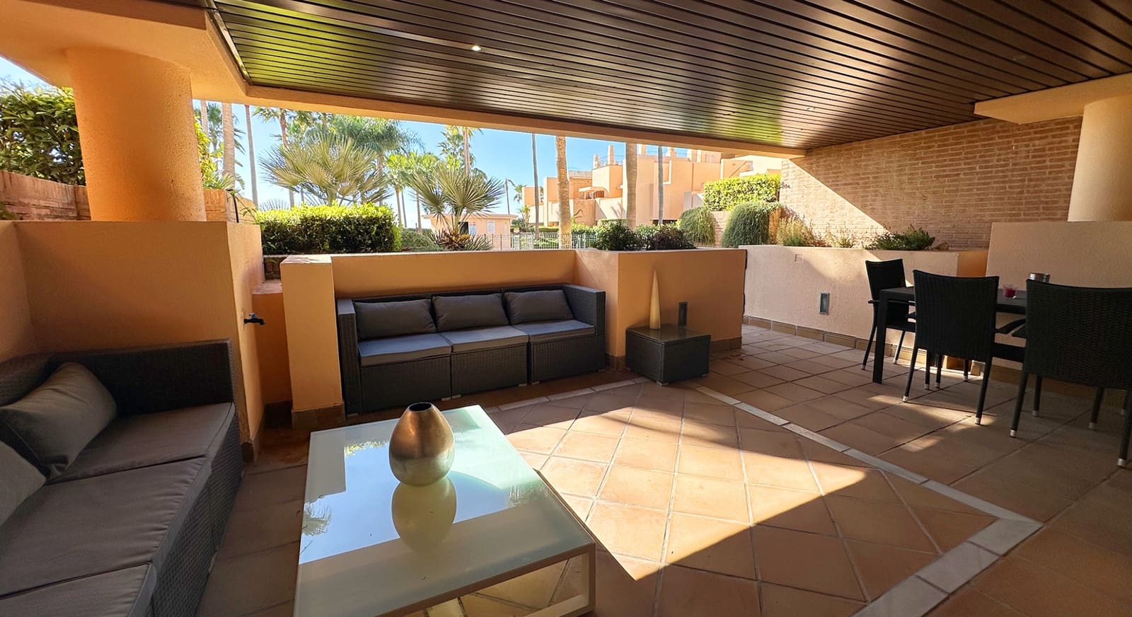 2 Zimmer Apartment zu verkaufen in Estepona mit Pool Garage - 630.000 € (Ref: 9065173)
