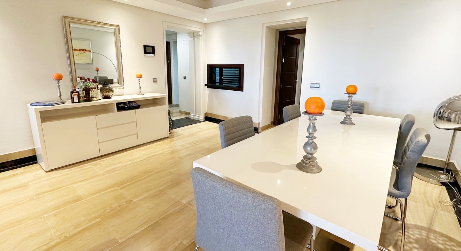 2 Zimmer Apartment zu verkaufen in Estepona mit Pool Garage - 630.000 € (Ref: 9065173)