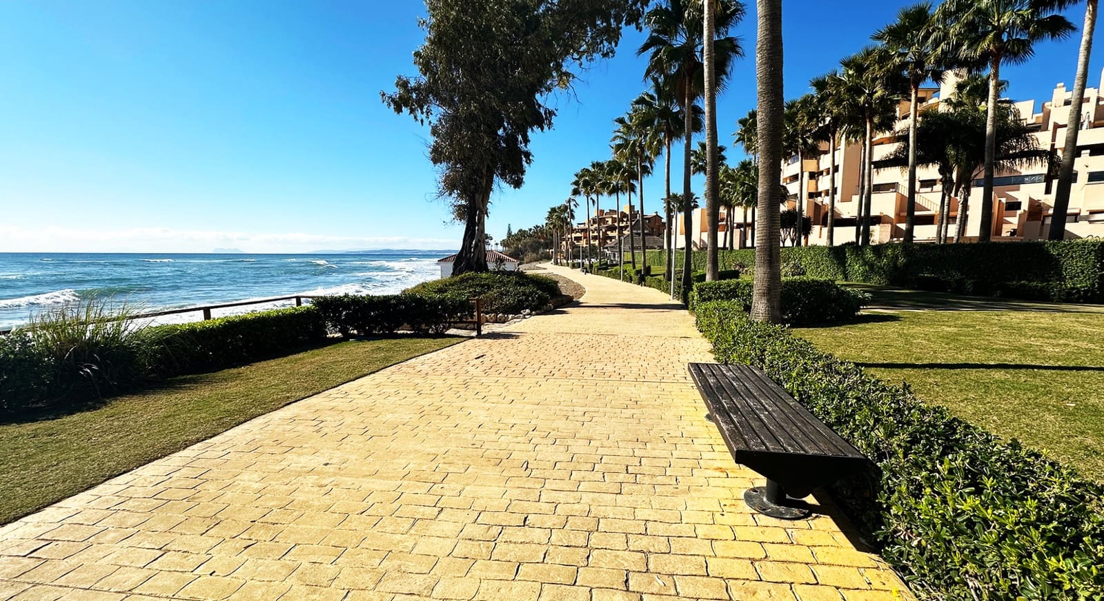 2 Zimmer Apartment zu verkaufen in Estepona mit Pool Garage - 630.000 € (Ref: 9065173)