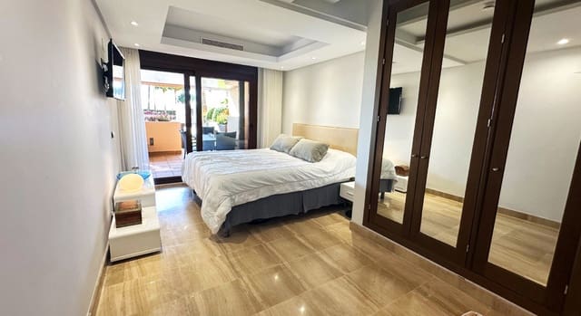2 Zimmer Apartment zu verkaufen in Estepona mit Pool Garage - 630.000 € (Ref: 9065173)